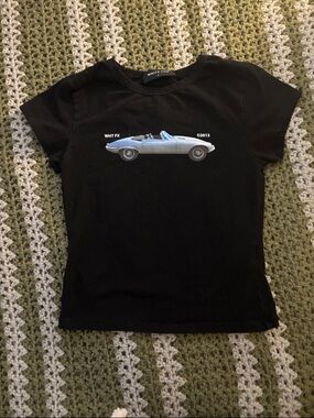 White Fox Boutique Black Tee with Light Blue Convertible Graphic